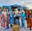 Сегодня в центральной части Уфы состоялось масштабное костюмированное шествие Снегурочек и Дедов Морозов в рамках новогоднего фестиваля «TERRA ZIMA».