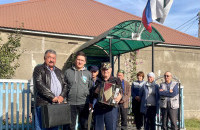  Депутат Совета Мечетлинского района РБ Флюр Дусмухаметов подарил  гармонь Лемезтамакскому сельскому клубу.